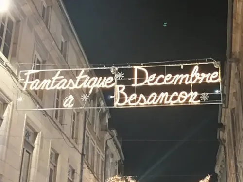 « Fantastique Noël » : non, la ville de Besançon ne remplace par le...